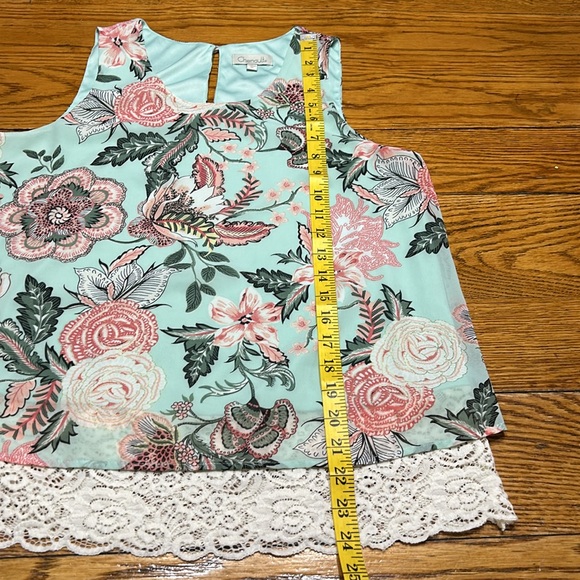Chenault floral sleeveless top with lace detail at hem. Size Medium. - Picture 11 of 11